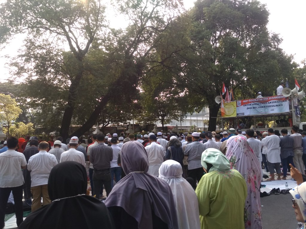 Peserta Aksi di Depan MK Diimbau Tidak Beli Makanan dan Minuman dari Pedagang Kaki Lima